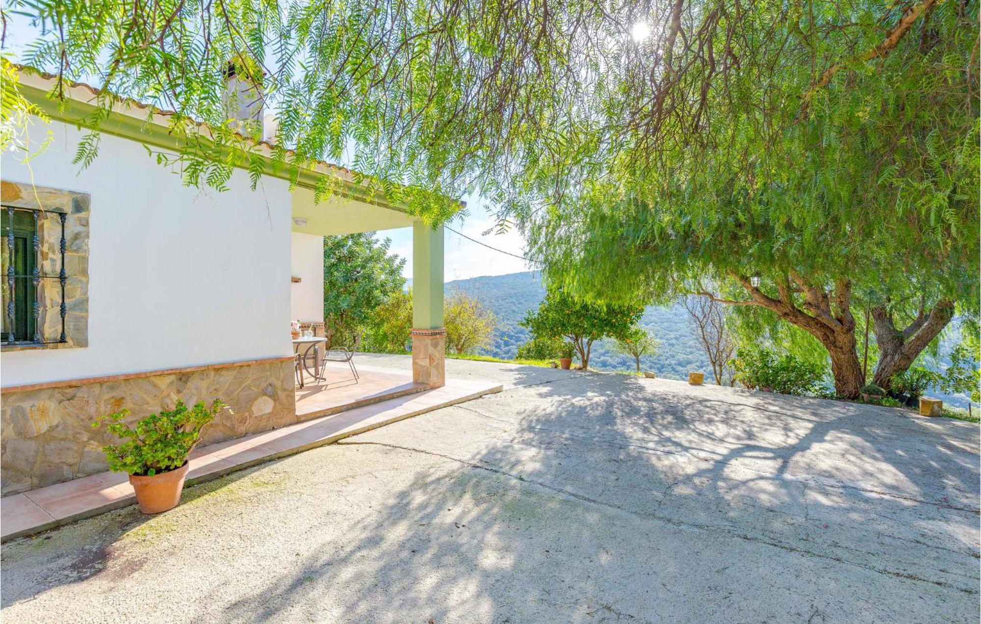 Stunning Home In Ubrique With Kitchen Exterior foto
